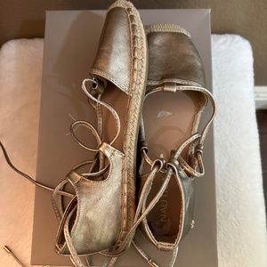 NAUTICA Women's Gold Ankle Lace Up Strap Closed Toe